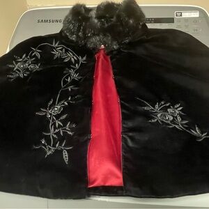 Donna Morgan Black Faux Fur Cape with Red Satin Interior